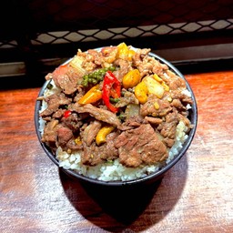 ข้าวเนื้อผัดพริกไทยดำ