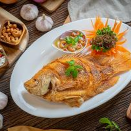 45. ปลาทับทิมทอดและยำมะม่วง