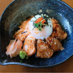 ข้าวหน้าปลาแซลมอนไข่ออนเซ็น