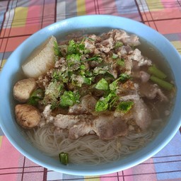 วันใหม่ก๋วยเตี๋ยวน้ำตกน้ำใส ปางค่า(ห้องแถวติดกับโรงเรียนสอนขับรถ)