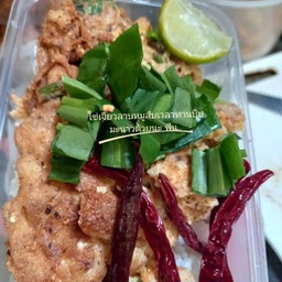 ไข่เจียวลาบหมูสับราดข้าว