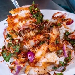 ข้าวยำหมูแซ่บ