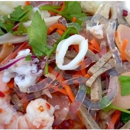 ยำเส้นแก้ว ทะเล  (หมึก,กุ้ง) ปูอัด ไส้กรอก