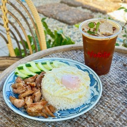 ข้าวหมูทอดน้ำปลา