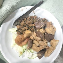 ข้าวไก่,กระเพราหมู