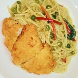 สปาเก็ตตี้เขียวหวานไก่กรอบ