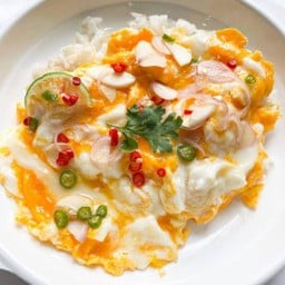 ข้าวไข่ยู่ยี่พริกน้ำปลา