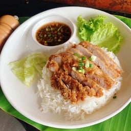 ข้าวหมูทอด น้ำจิ้มแจ่ว