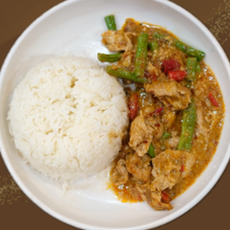ข้าวผัดพริกแกงไก่