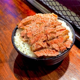 ข้าวหน้าสเต็กเนื้อ