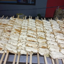 กล้วยปิ้งแบบแข็งกลาง ฟรีน้ำจิ้ม 1 กระปุก   เจ