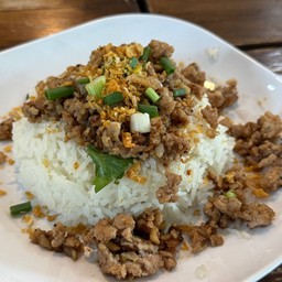 ข้าวหมูสับกระเทียมพริกไทย