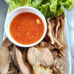 หัวหมูพะโล้