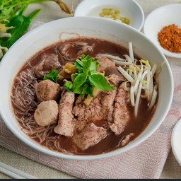 ก๋วยเตี๋ยวเรือแยกวัดนาค ณ ตลาดบางปะหัน