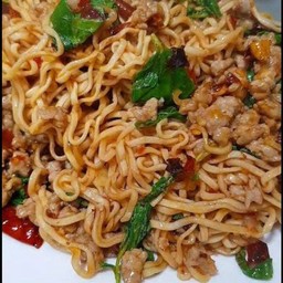 มาม่ากะเพราสองใจ