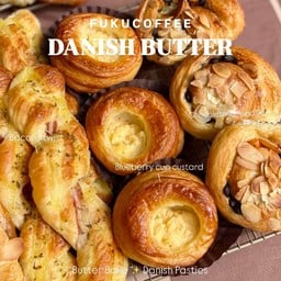 fuku coffee (ฟูกุ ครัวซองและเครื่องดื่ม)