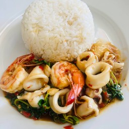 กะเพราทะเลราดข้าว