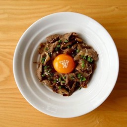 ข้าวหน้าเนื้อญี่ปุ่น