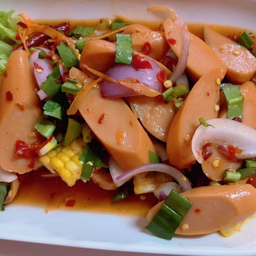 ยำไส้กรอก