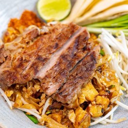 ผัดไทยหมูย่าง