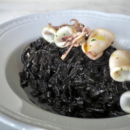 พาสต้าแองเจิลแฮร์ซอสหมึกดำ