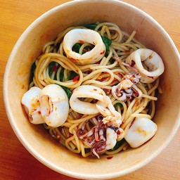 สปาเกตตีกระเพราปลาหมึก