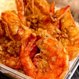 กุ้งทอดกระเทียมพริกไทย ราดข้าว