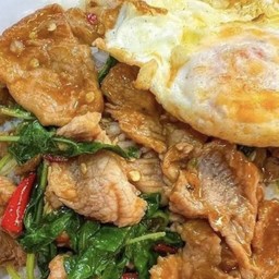 ข้าวราดกระเพราหมูชิ้น