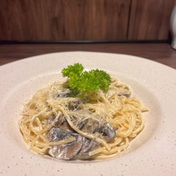 สปาเก็ตตี้ไวท์ซอสครีมเห็ดแชมปิญอง Spaghetti Creamy Chanpignon