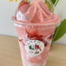 สตอเบอรี่โยเกิร์ตปั่น(ใหญ่ 22 Oz) Strawberry Yogurt Smoothie