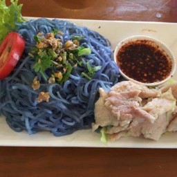ก๋วยเตี๋ยวอัญชัญหม้อแม่