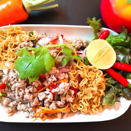 ยำมาม่าหมูสับ