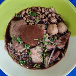 เตี๋ยว ตำ ยำ แซ่บ (ส้มตำยายทองใบ)