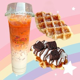 [เซตสุดฮิต] ชาไทยลาเต้นมสด ( เน้นนม ) + คอฟเฟิล โรยน้ำตาลไอซิ่ง + คอฟเฟิล วิปครีม บราวนี่