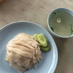 ข้าวมันไก่ตอนสูตรเยาวราช  สุขุมวิท ซอย 4