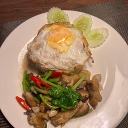 ข้าวปลากระพงผัดขึ้นฉ่าย Rice Topped with Stir Fried Sea Bass with Celery