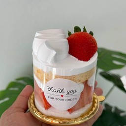 สตรอเบอร์รี่ช็อตเค้ก