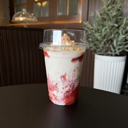 นมสดสตอเบอร์รี่ปั่น