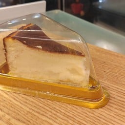 Premium Burnt Cheesecake ชีสเค้กหน้าไหม้ไส้นิ่ม
