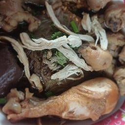 ก๋วยเตี๋ยวไก่มะระอารมณ์ดี หน้าวัดอู่ตะเภา