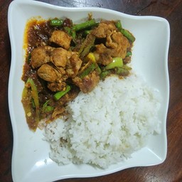 ข้าวผัดพริกแกง