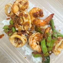 ผัดพริกแกงราดข้าว