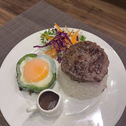 ข้าวแฮมเบิร์กเนื้อ Rice Topped with Beef Hamburg