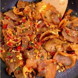 สามชั้นสไลด์คั่วพริกเกลือราดข้าว