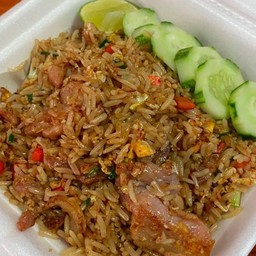 ข้าวผัดไข่ใส่หมูชิ้น