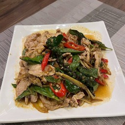 ผัดฉ่าพริกไทยอ่อน