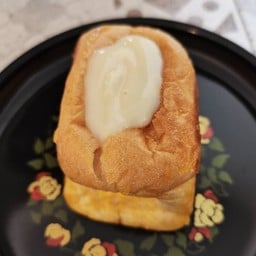 ขนมปังไส้เนยนม