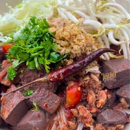 ขนมจีนน้ำเงี้ยว เลือดล้วนๆ