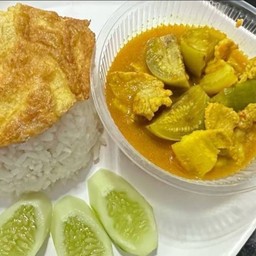 ข้าวแกงส้มหมูมะเขือ + ไข่เจียว