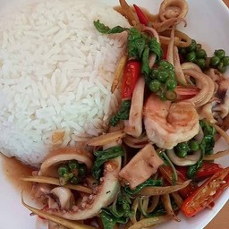 ผัดขี้เมาหมูกรอบ/ทะเล/กุ้ง/รวม